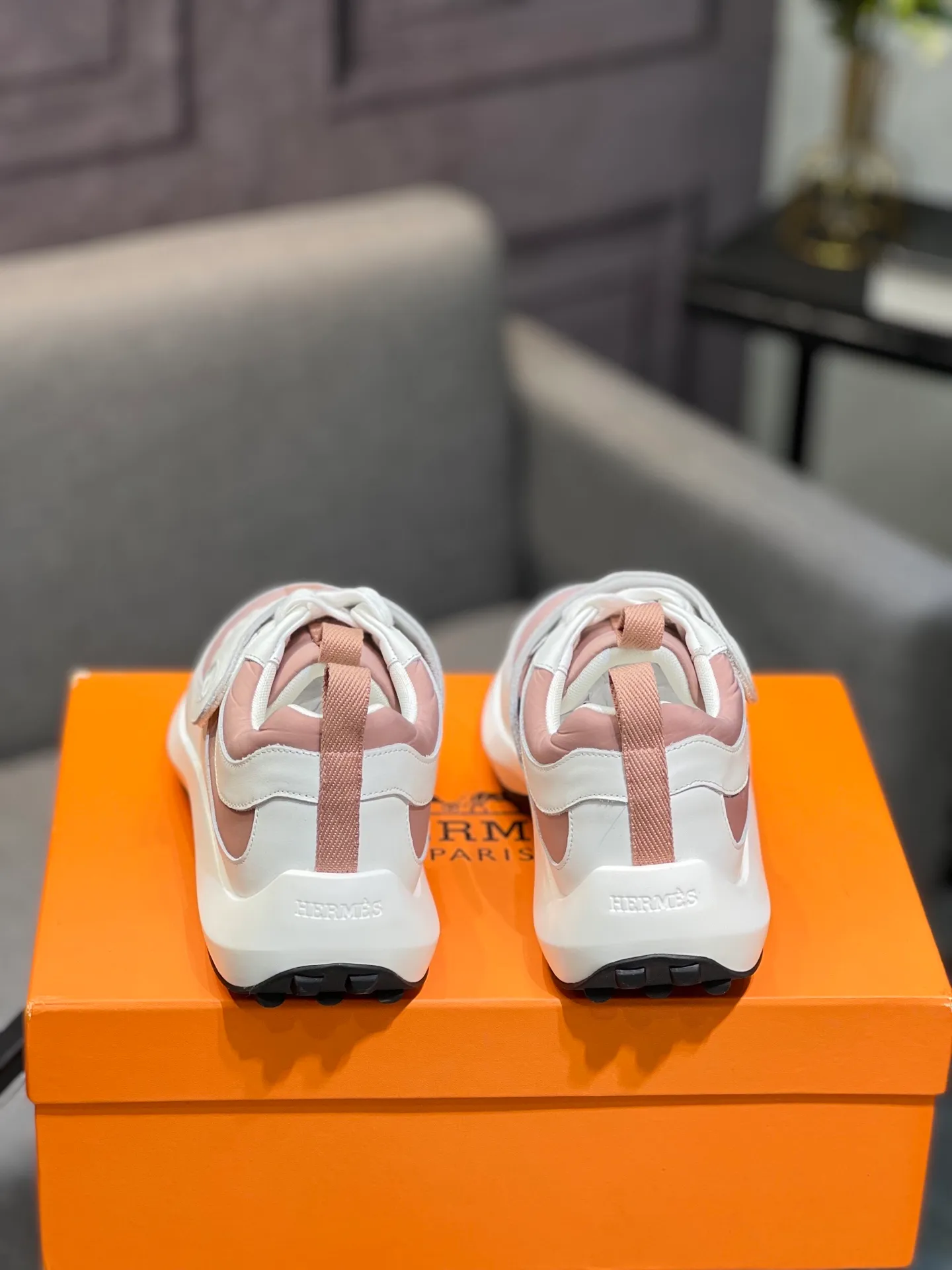 Men's shoes 💰600 Actual photos 🎬 [Hermès] Couple style, official website synchronization Counter quality French Paris catwalk style Simple and classic Imported original fabric Original 1:1 outsole! The highest version on the market! Size: Female 35-41. Male 39-45 (female 41, male 45 customized)